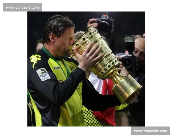 魏登费勒 45 岁生日：多特与卡恩齐送祝福，传奇门神书写忠诚篇章